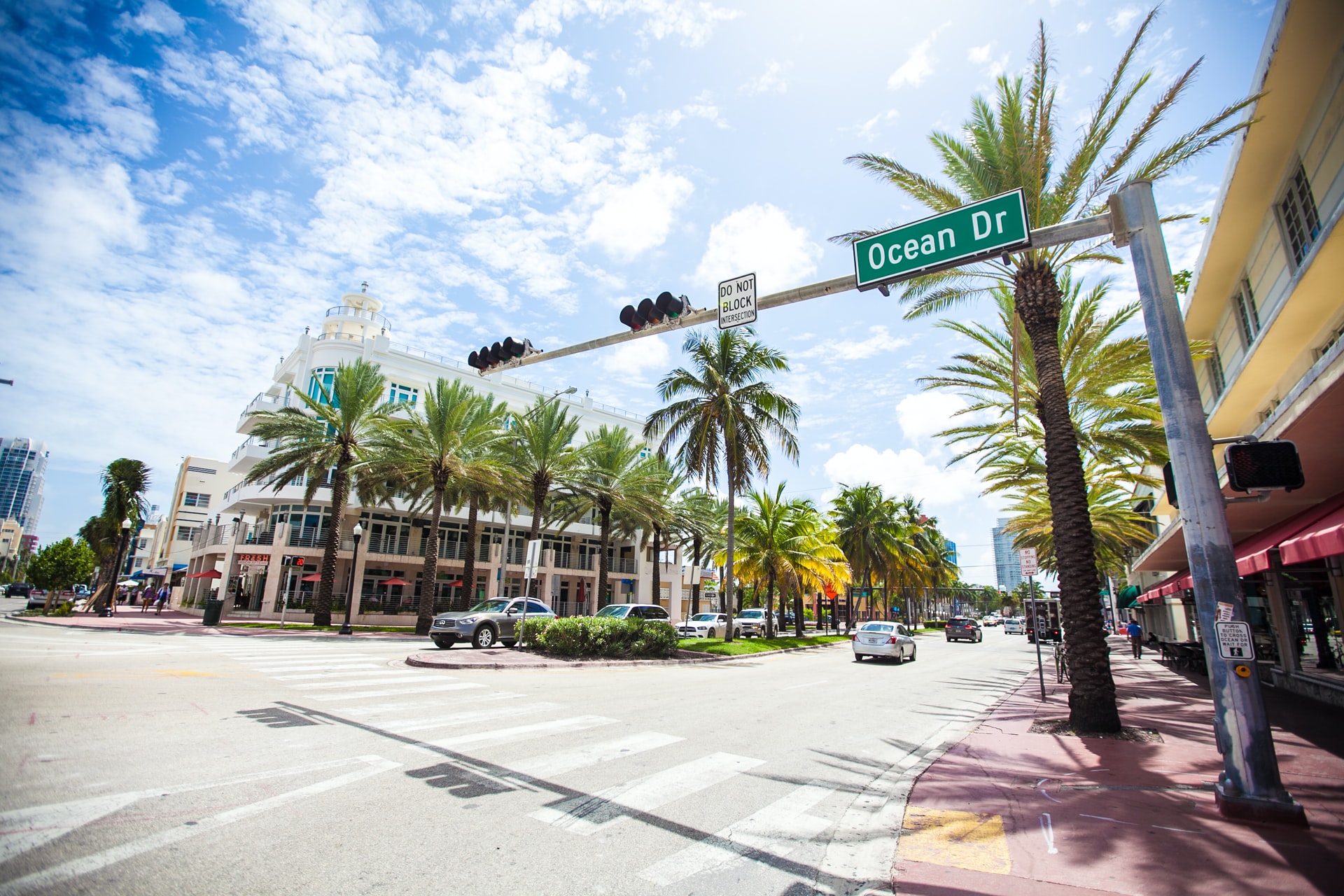 miami street on sunny day